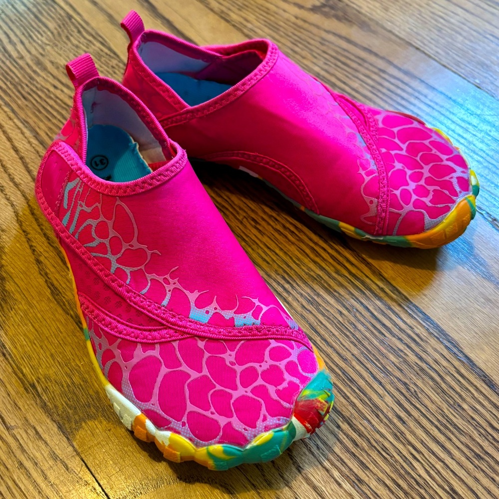 CIOR Kids water shoes, size 1 Big Kid